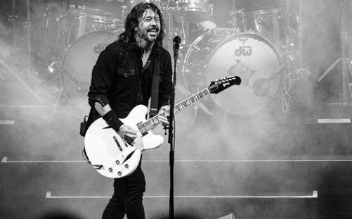 Hayley Williams & Foo Fighters Sing 'My Hero' at Bonnaroo: Watch – Billboard